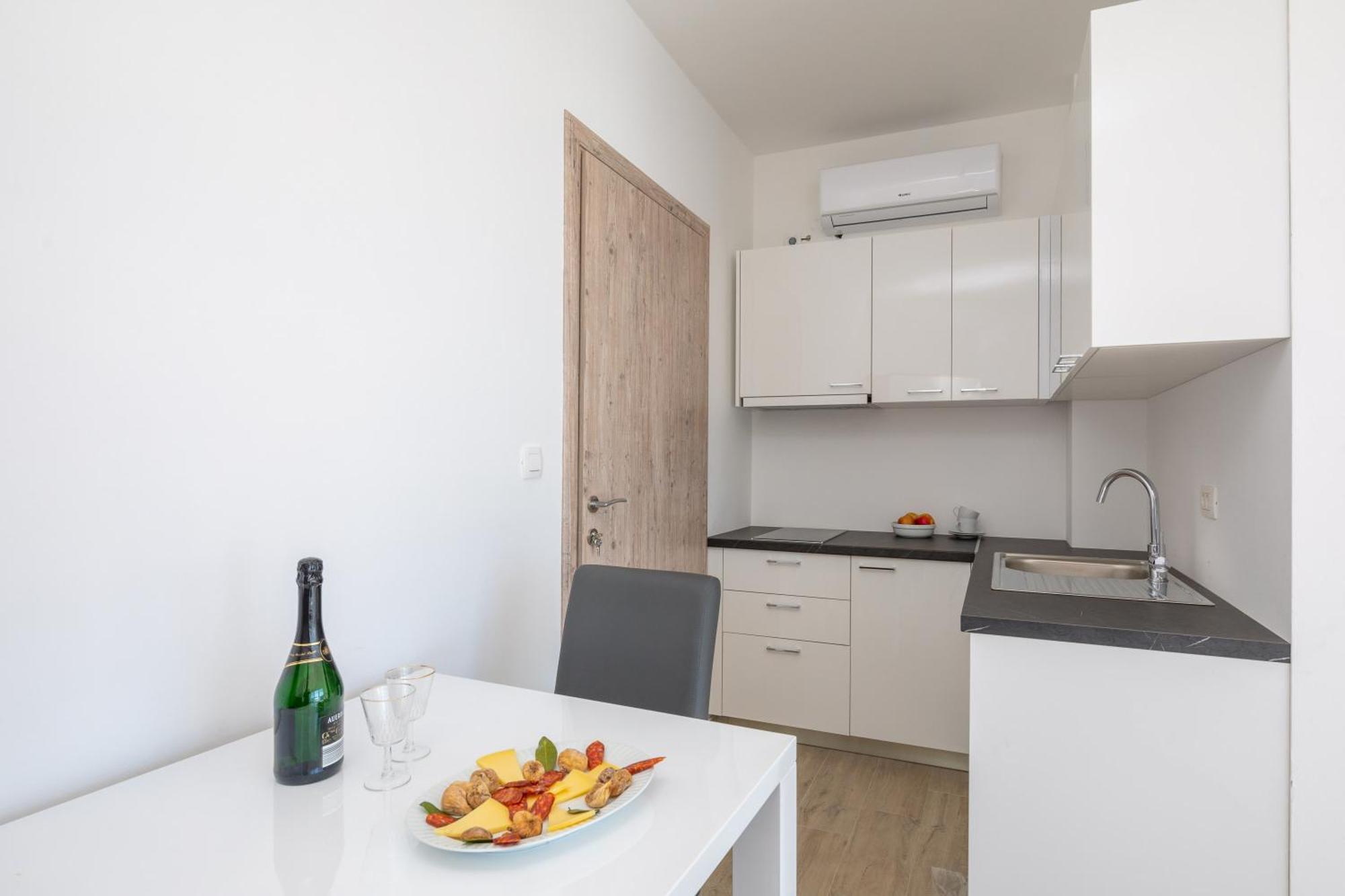 Blue Wonder Apartments Dugi Rat Room photo