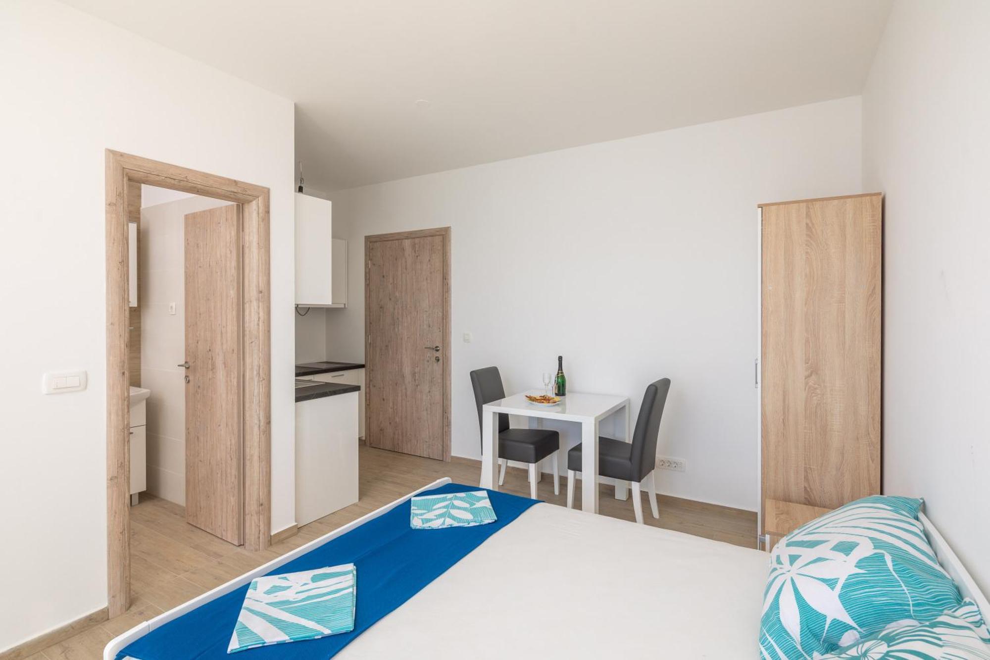 Blue Wonder Apartments Dugi Rat Room photo