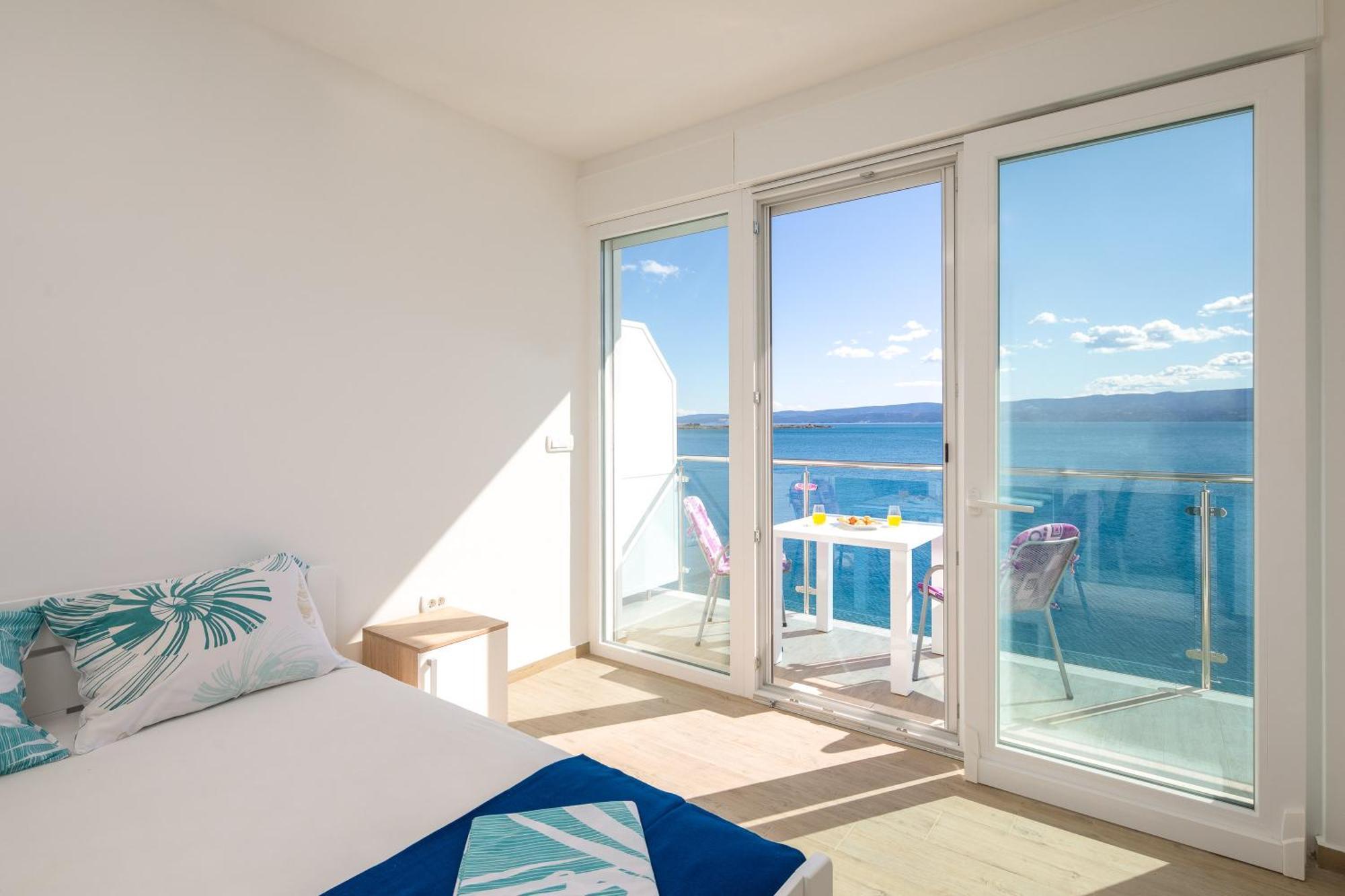 Blue Wonder Apartments Dugi Rat Exterior photo